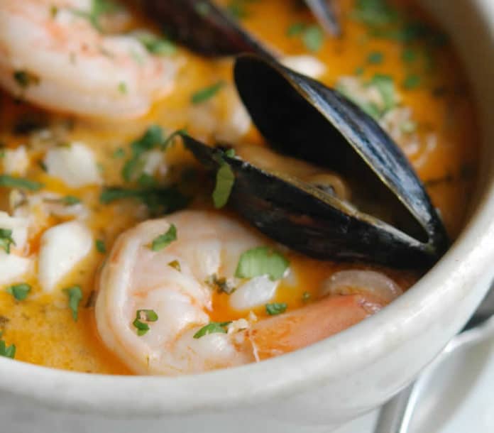 Soupe de crevettes et de moules