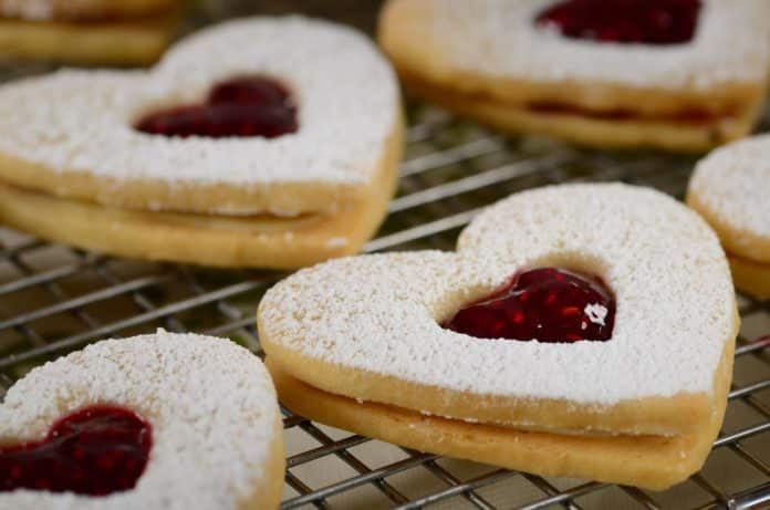 Biscuits sablés de Noël à la confiture au Thermomix