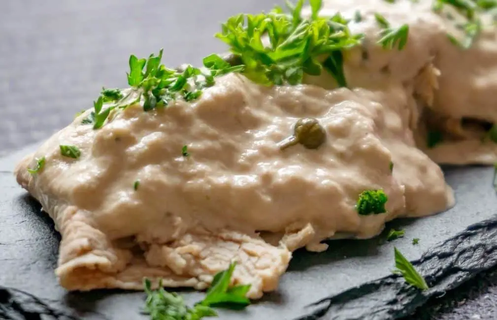 Poulet à la sauce au thon léger