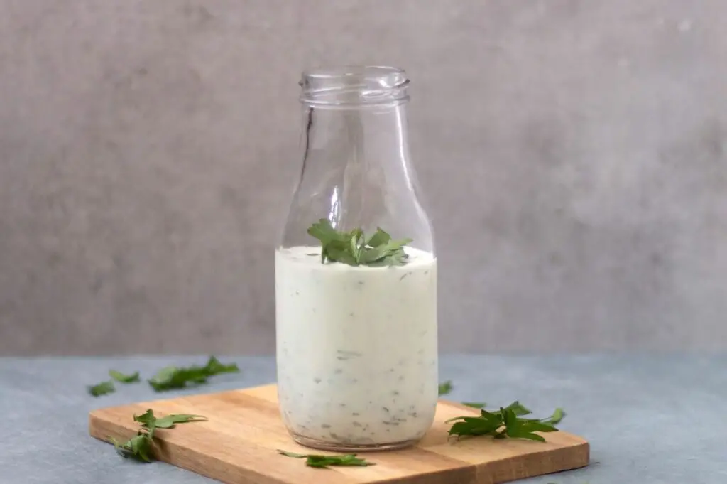 Sauce au yaourt aux fines herbes allégée