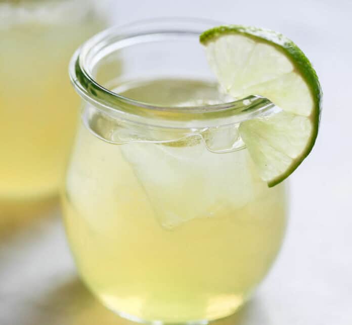 Cocktail Fizz au thé vert Léger