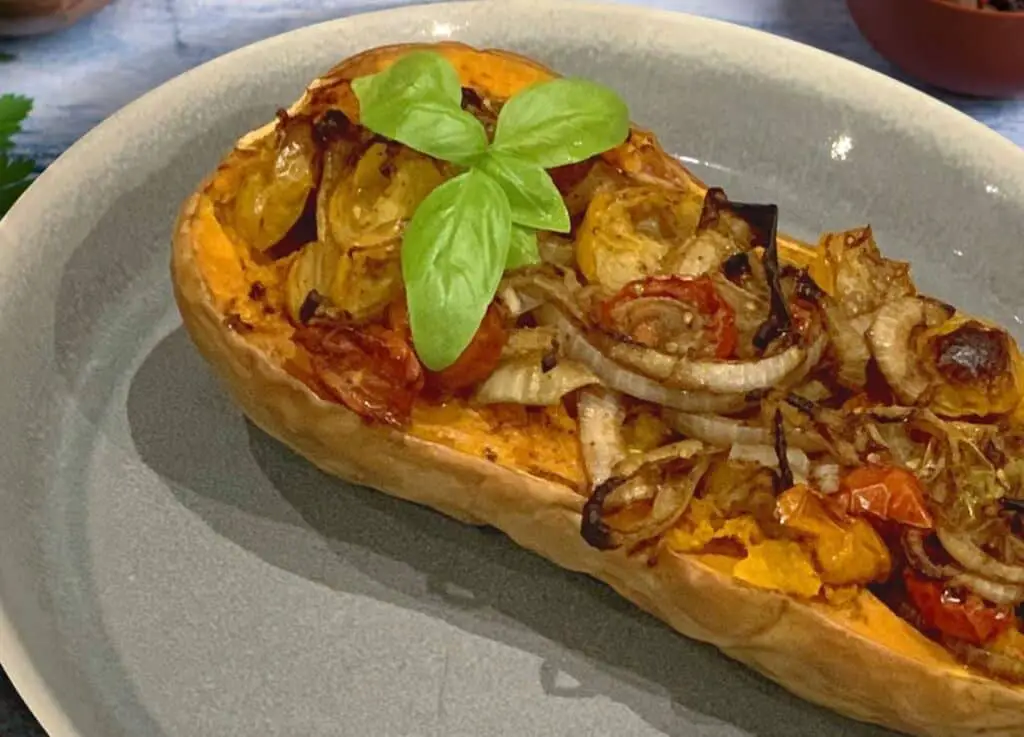 Butternut farci aux oignons et tomates au Thermomix