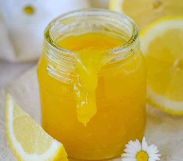 Confiture légère de citron à l’eau de coco