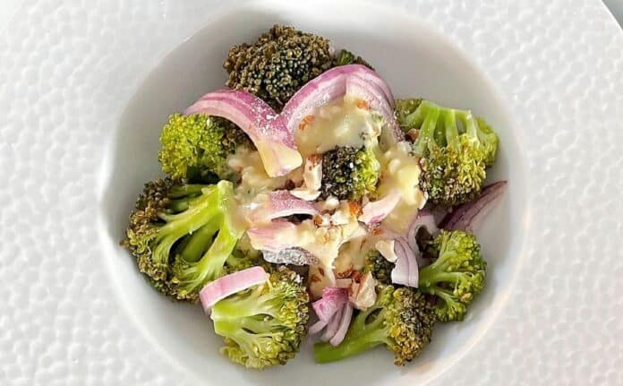 Salade de brocolis et sauce César au Thermomix