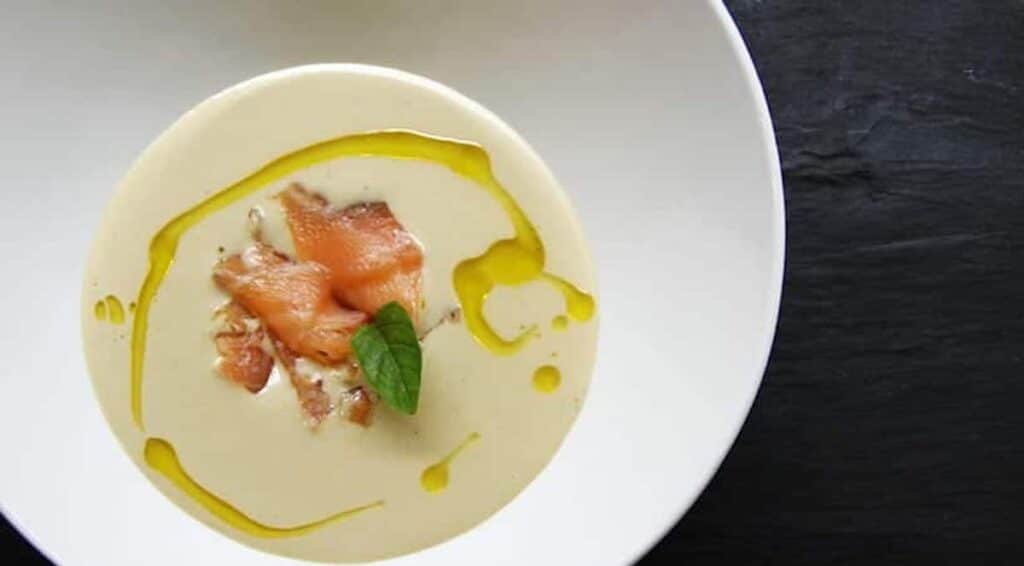 Ajoblanco à la noix de coco et saumon fumé au Thermomix