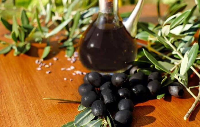 Huile aromatique aux olives noires au Thermomix