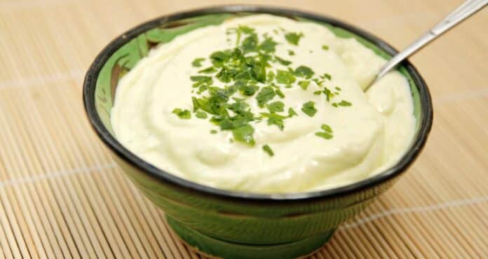 Mayonnaise à l'ail et au persil au Thermomix