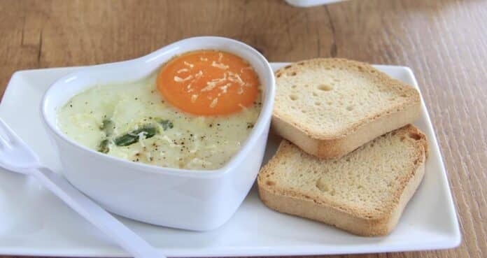 Oeufs en cocotte aux asperges et gruyère au Thermomix