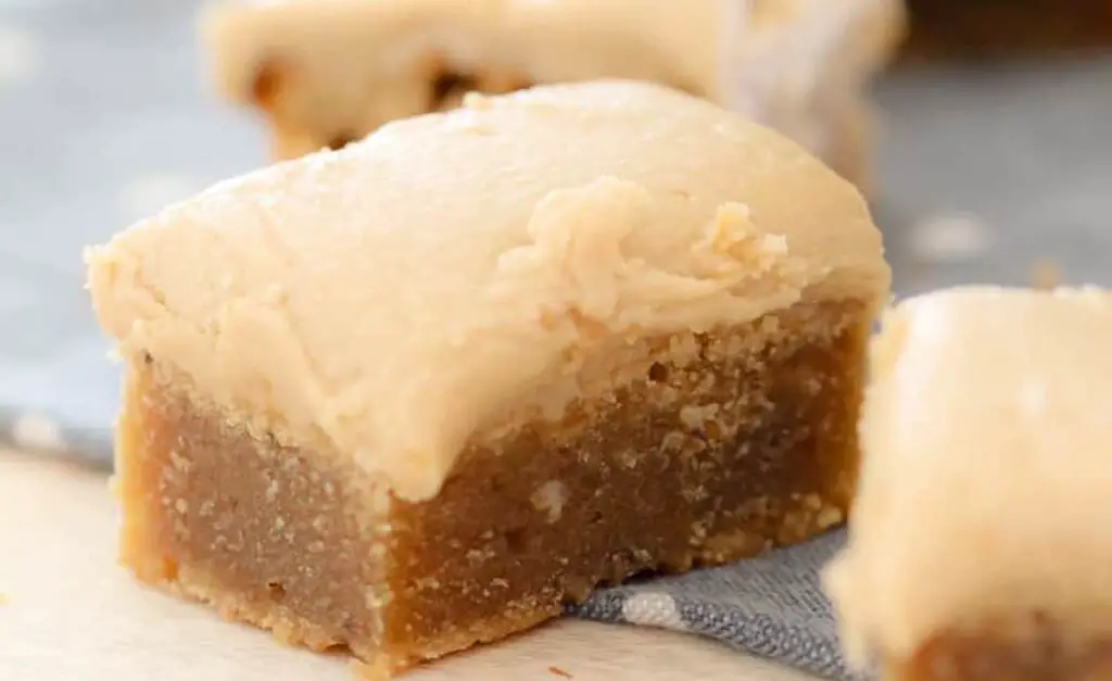 Blondies à la banane avec glaçage au caramel au Thermomix