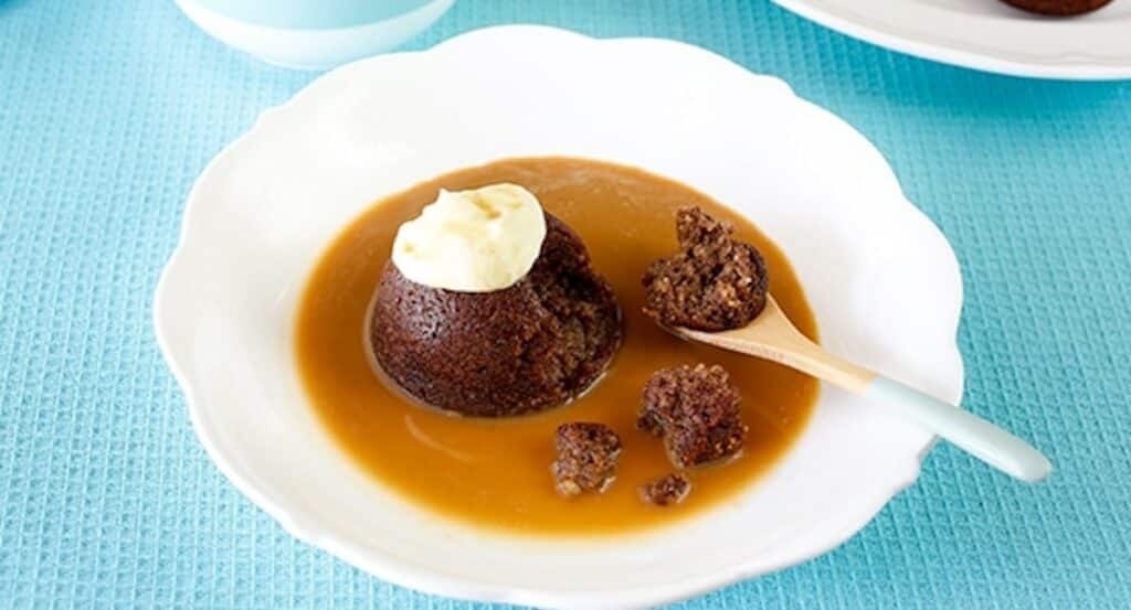 Puddings aux dattes avec sauce au caramel au Thermomix