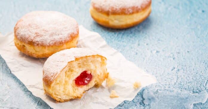 Beignets Légers fourrés à la confiture de fraises : Une explosion de saveurs en bouche !