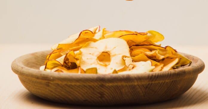 Chips légères pomme cannelle au four : Pour un apéritif sain et délicieux !