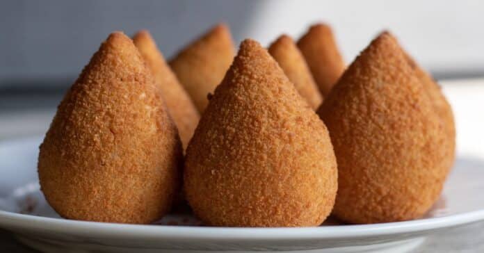 Croquette brésilienne à la viande hachée : Croustillante et irrésistible !