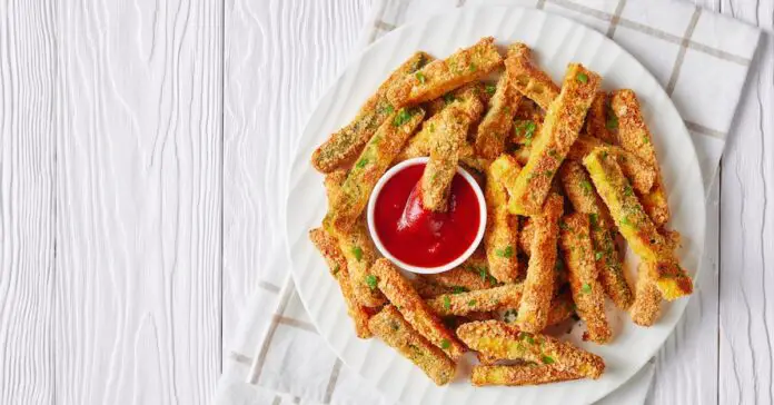 Frites de courgettes au parmesan au four, croustillantes et fondantes en bouche !