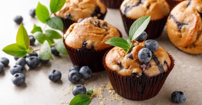 Muffins Légers aux myrtilles et son d'avoine : Sain et gourmand !