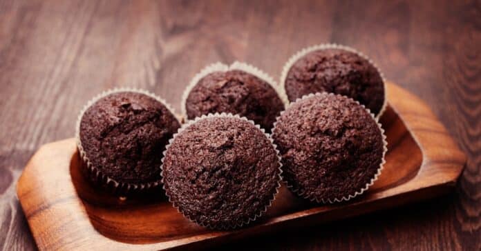 Muffins sans sucre au chocolat et à la bière : Riches et moelleux !