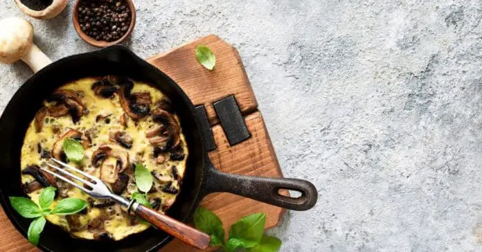 Omelette aux champignons sans lactose : Moelleuse et pleine de saveurs !