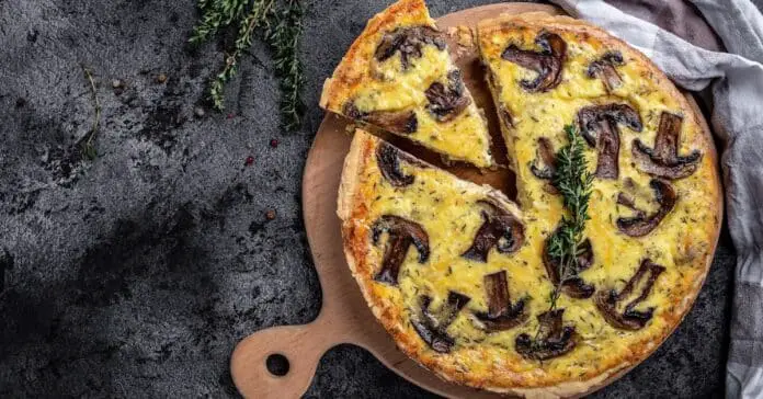 Quiche roquefort et champignons : Les gourmands de fromage vont adorer !