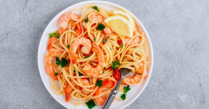 Spaghettis aux crevettes ail et citron : Pour un voyage gustatif en Italie !