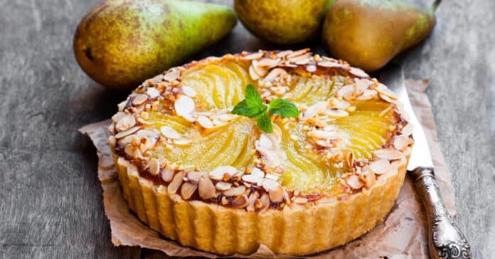 Tarte aux poires et aux noisettes : Croustillante et pleine de saveurs !