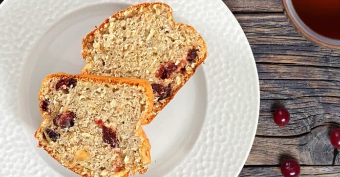 Banana Bread aux cranberries et noisettes au Thermomix : Chaque bouchée est un véritable délice pour les papilles !