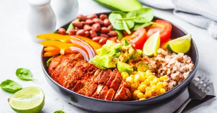Bol de Burrito au Poulet Healthy : Un Festin Équilibré et Savoureux !
