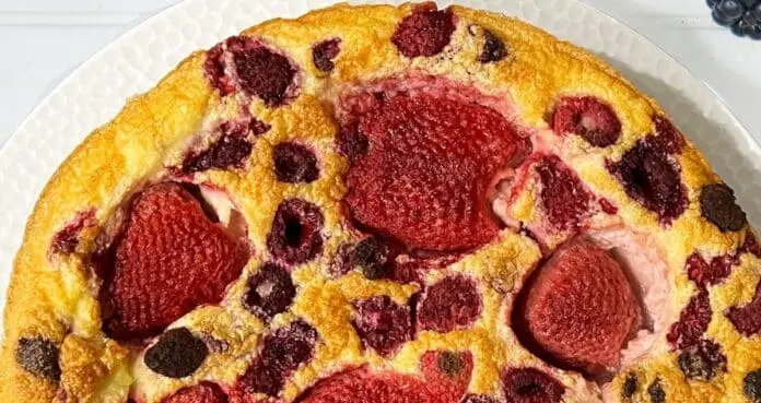 Clafoutis aux fruits rouges et lait de coco au Thermomix : un dessert savoureux et fruité