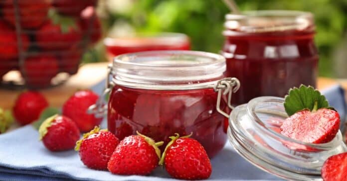 Gelée de fraises maison : Rafraîchissante et fruitée