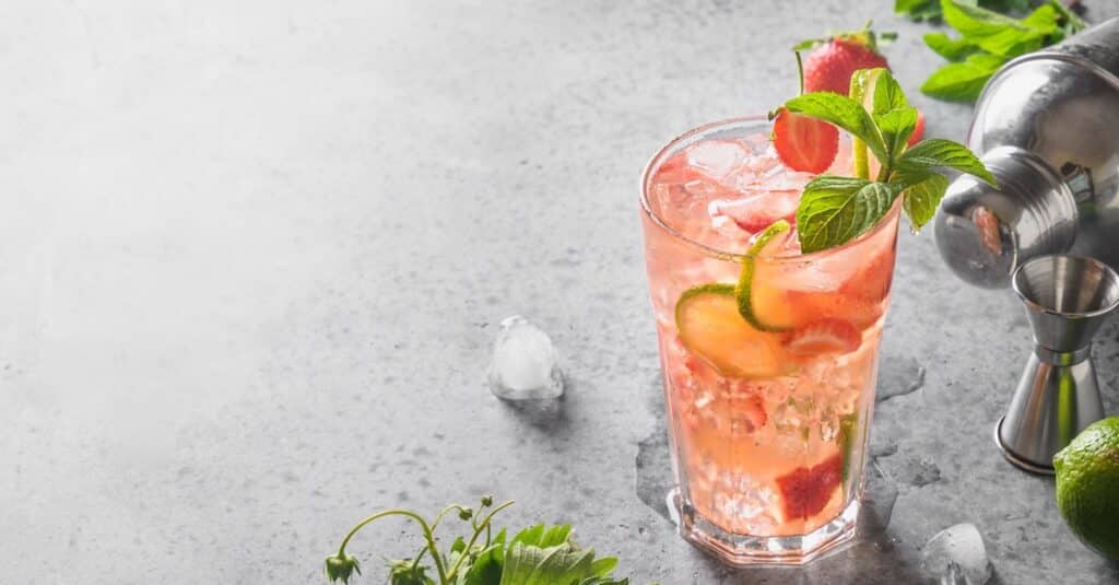 Mojito aux fraises : Un cocktail fruité et rafraîchissant pour vos soirées estivales