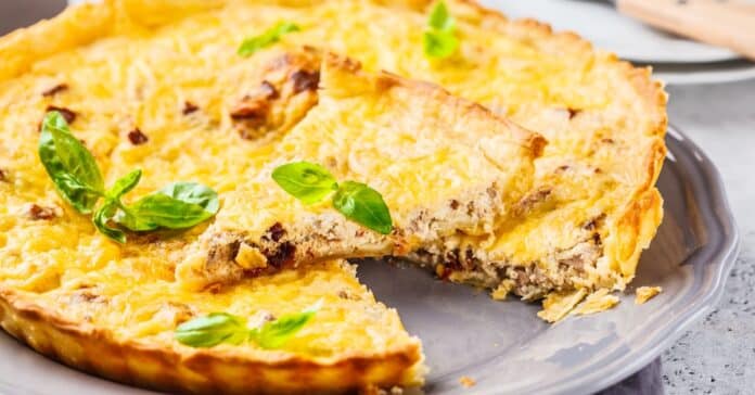 Quiche au thon facile et délicieuse : une délicieuse tarte salée riche en saveurs