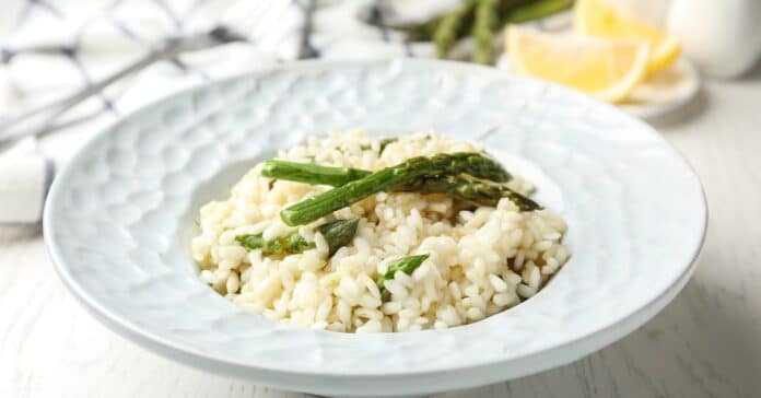 Recette de Risotto aux asperges : un plat délicieusement crémeux et savoureux