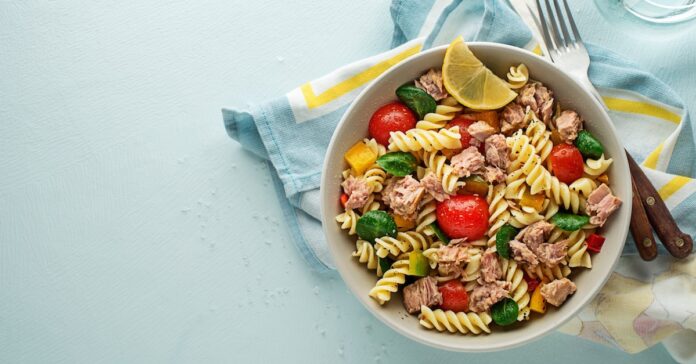 Salade de pâtes au thon et légumes : un plat équilibré et savoureux