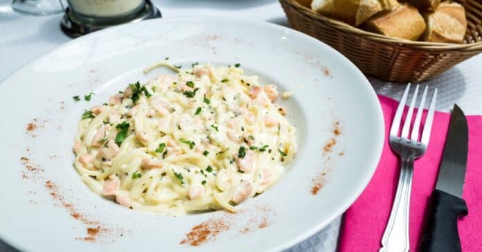 Spaghettis au saumon fumé : Un plat élégant et raffiné