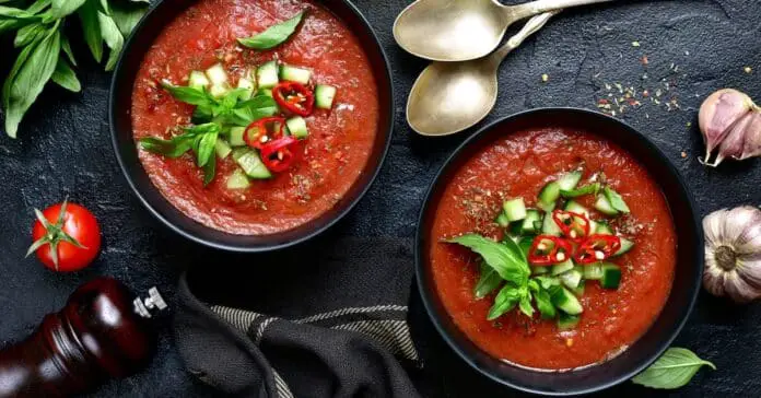 Gaspacho aux tomates : La fraîcheur de l'été dans un bol