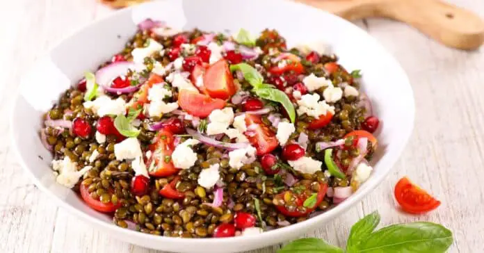 Recette de la salade de lentilles avec tomates fromage et grenade : Un mariage divin de textures et de goûts