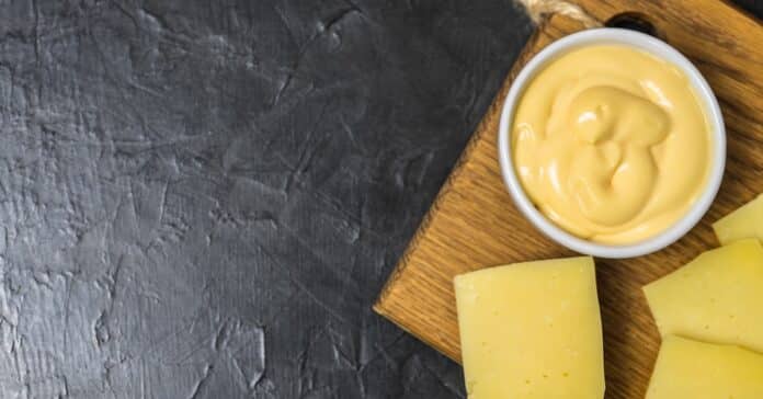 La sauce au fromage qui fait fondre de plaisir : une délicieuse création crémeuse