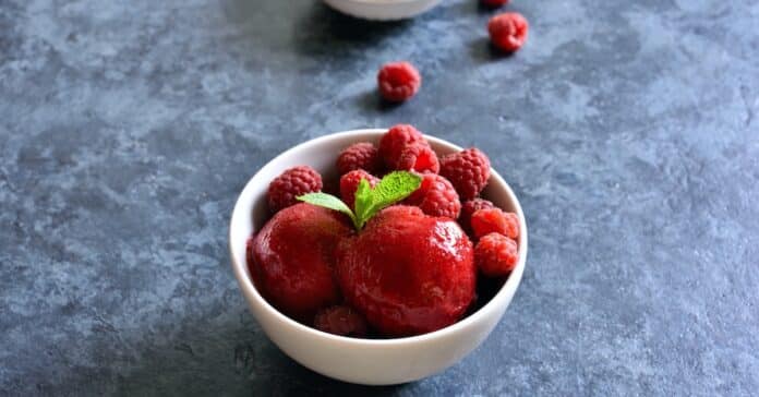 Sorbet aux framboises au Thermomix : La gourmandise glacée de l'été