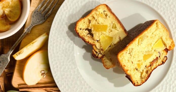Cake moelleux amandes et pommes au Thermomix : Un délice fondant à savourer