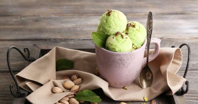 Crème glacée à la pistache au Thermomix : Une saveur raffinée à déguster