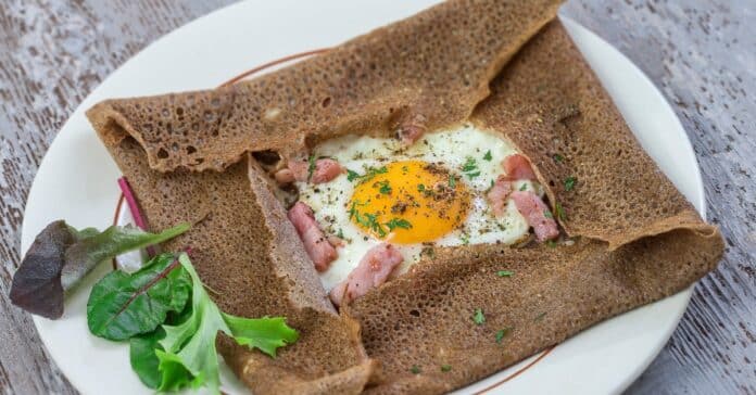 Galette de crêpe de sarrasin avec bacon et œuf au Thermomix : Recette gourmande