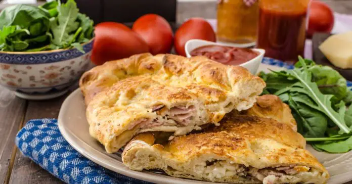 Pizza Calzone au Fromage et Prosciutto : Un délice italien à essayer