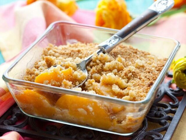 Crumble aux Pêches au Thermomix : Un Équilibre Parfait entre Douceur et Croquant