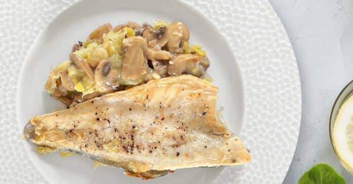 Dos de bar sur lit de poireaux et champignons au Thermomix : Saveurs Raffinées