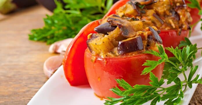 Tomates Farcies à l'Aubergine et Champignons : Une Explosion de Saveurs
