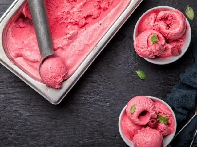 Crème Glacée aux Framboises au Thermomix : Douceur Fruitée