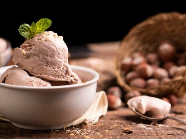 Crème Glacée aux Noisettes au Thermomix : Une Explosion de Fraicheur en Bouche