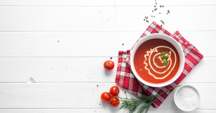 Soupe de Tomates à l'Aneth au Thermomix : La Fraîcheur de l'Été en Chaque Cuillère
