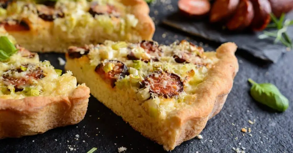 Tarte au Saucisse Oignon Vert et Fromage au Thermomix : Une recette savoureuse