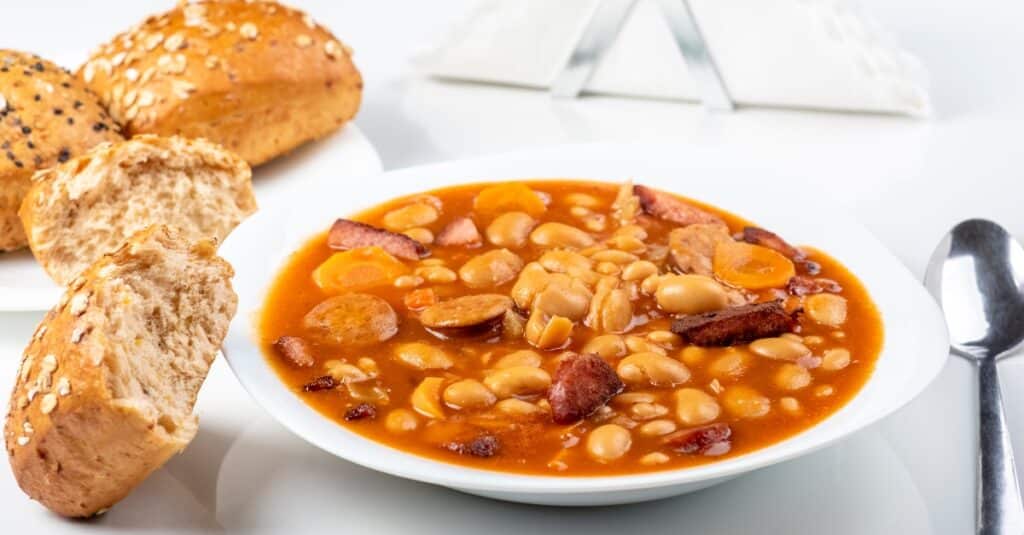 Cassoulet Express au Thermomix : Haricots Blancs, Lard, Saucisses et Carottes