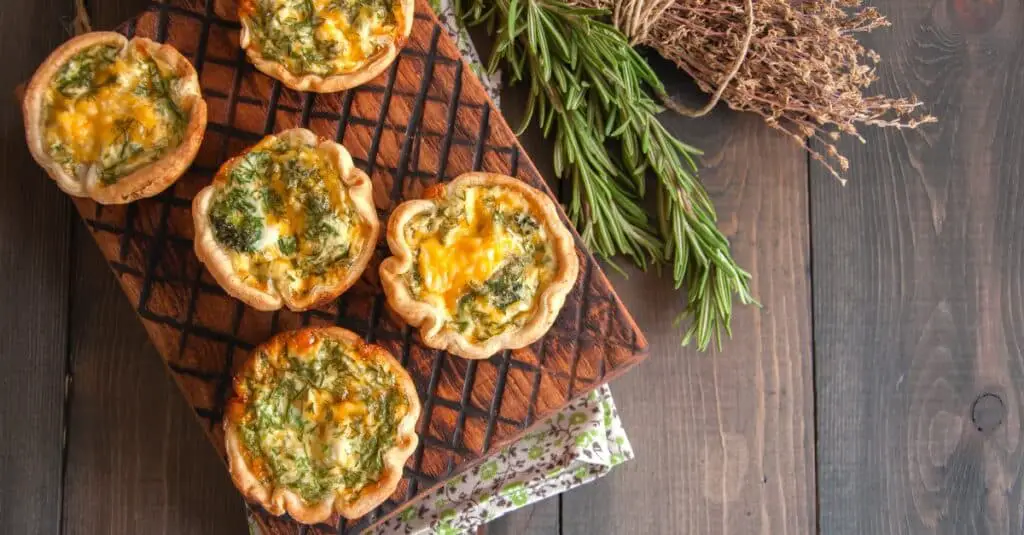 Mini Quiches au Romarin Frais et au Thym au Thermomix : Une Explosion d'Arômes